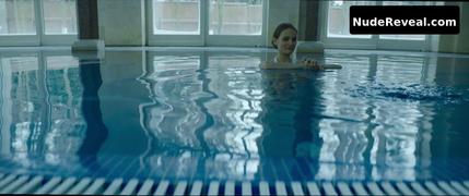 OKSANA AKINSHINA nude in Konteiner