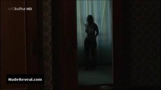 ANNA MARIA MUHE nude in Sieh zu, dass Du Land gewinnst