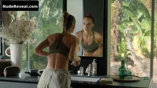 SAMARA WEAVING nude in Nine Perfect Strangers