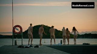 RENATE REINSVE nude in Hvite Gutter