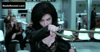 LARA FLYNN BOYLE nude in Men in Black II