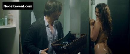 LORENZA IZZO nude in Knock Knock