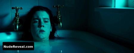 MELANIE LYNSKEY nude in Heavenly Creatures