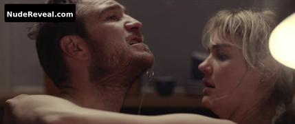 LUISE HEYER nude in Generation Beziehungsunfahig
