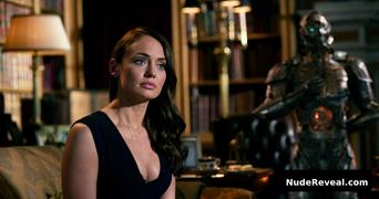 LAURA HADDOCK nude in Transformers: The Last Knight