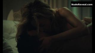 ALBA ROHRWACHER nude in Hors saison