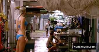 LAURA VANDERVOORT nude in Into the Blue 2: The Reef