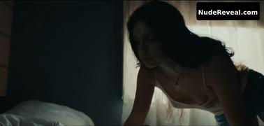 LAETITIA CASTA nude in Une ile