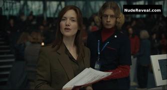HOLLIDAY GRAINGER nude in Mickey 17