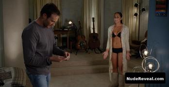 OLIVIA MUNN nude in Freeloaders