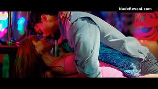 TARA SUTARIA nude in Heropanti 2