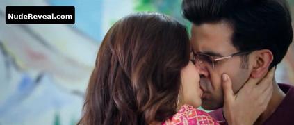 KRITI KHARBANDA nude in Shaadi Mein Zaroor Aana