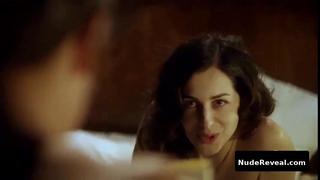 AMIRA CASAR nude in La femme qui pleure au chapeau rouge