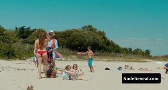 DEBORAH FRANCOIS nude in Ma famille t