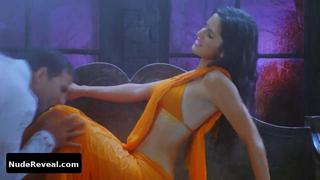 KATRINA KAIF nude in De Dana Dan
