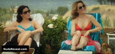 MENA SUVARI nude in American Woman
