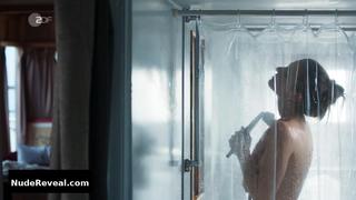SVENJA JUNG nude in Zarah: Wilde Jahre