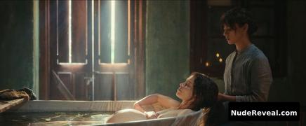 ANA VALERIA BECERRIL nude in Like Water for Chocolate