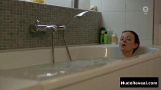 JULIA KOSCHITZ nude in In Gefahrliche Nahe