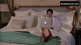 ANNE HATHAWAY nude in The Intern