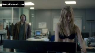 CLEMENCE POESY nude in The Tunnel