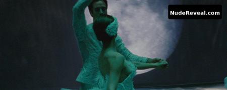 NATALIE PORTMAN nude in Black Swan