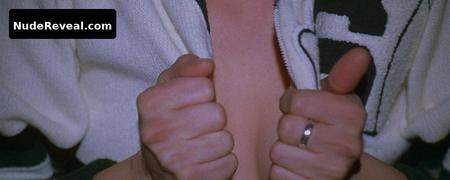 MENA SUVARI nude in American Beauty