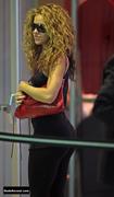 SHAKIRA nude in Noche de fiesta