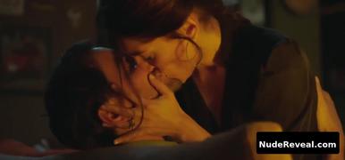 CATERINA MURINO nude in La maison d