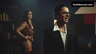 PRISCILLA UBA nude in Magnifica 70