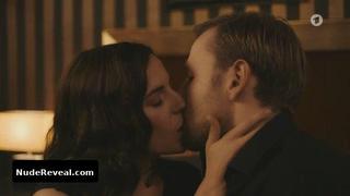 ANTJE TRAUE nude in Die Freundin meiner Mutter