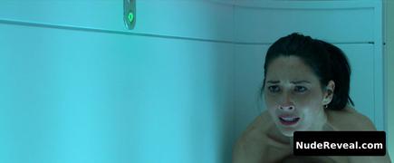 OLIVIA MUNN nude in The Predator