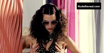 MACARENA GOMEZ nude in Sexykiller