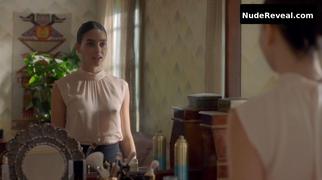 MELISSA BARRERA nude in Vida