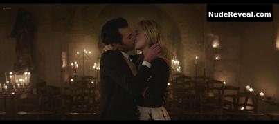VIRGINIE EFIRA nude in En Attendant Bojangles