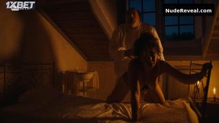 BARBARA BRANCO nude in O Crime do Padre Amaro