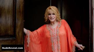 ANN-MARGRET nude in HAPPY!