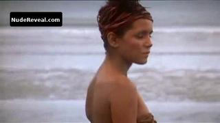 DEBORAH SECCO nude in A Invencao do Brasil