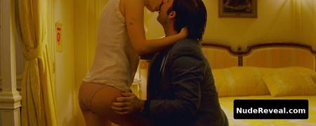 NATALIE PORTMAN nude in Hotel Chevalier