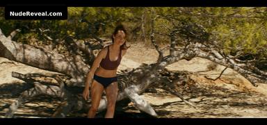 LOUISE BOURGOIN nude in Le Medium