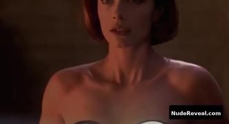 LAUREN HOLLY nude in Dumb & Dumber