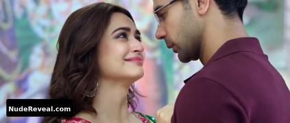 KRITI KHARBANDA nude in Shaadi Mein Zaroor Aana