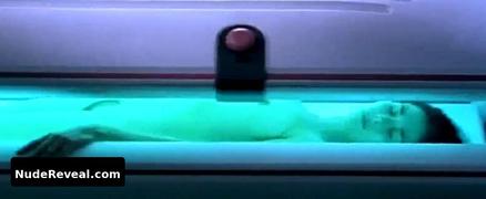 HALINA REIJN nude in Iles Flottantes