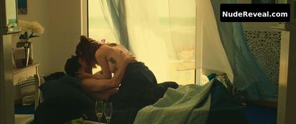 MIRIAM LEONE nude in Metti la nonna in freezer