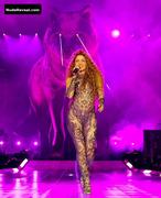 SHAKIRA nude in Arte Concert