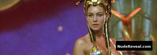 MONICA BELLUCCI nude in Asterix & Obelix: Mission Cleopatre