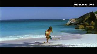 MANUELA ARCURI nude in Teste Di Cocco