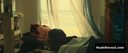 MIRIAM LEONE nude in Metti la nonna in freezer