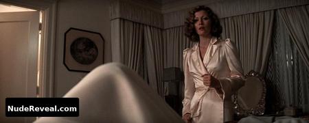 FAYE DUNAWAY nude in Chinatown