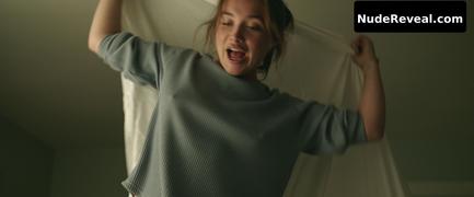 FLORENCE PUGH nude in A Good Person